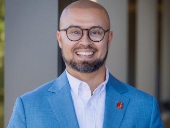 Photo of Mike Muñoz in blue blazer